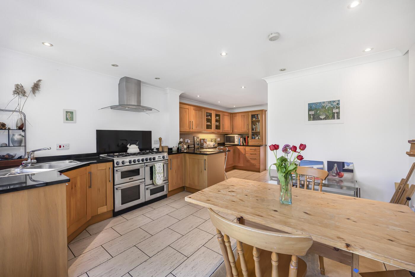 3 bed property in Gravett Close, Henley-on-Thames